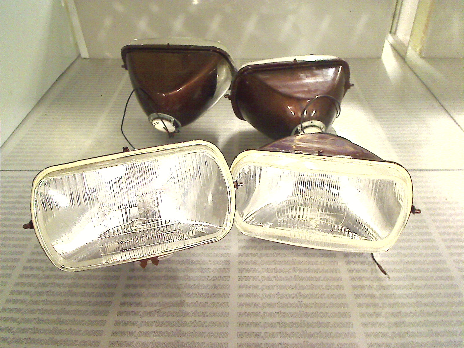 PAIR OF HEADLIGHTS FOR AMI 8