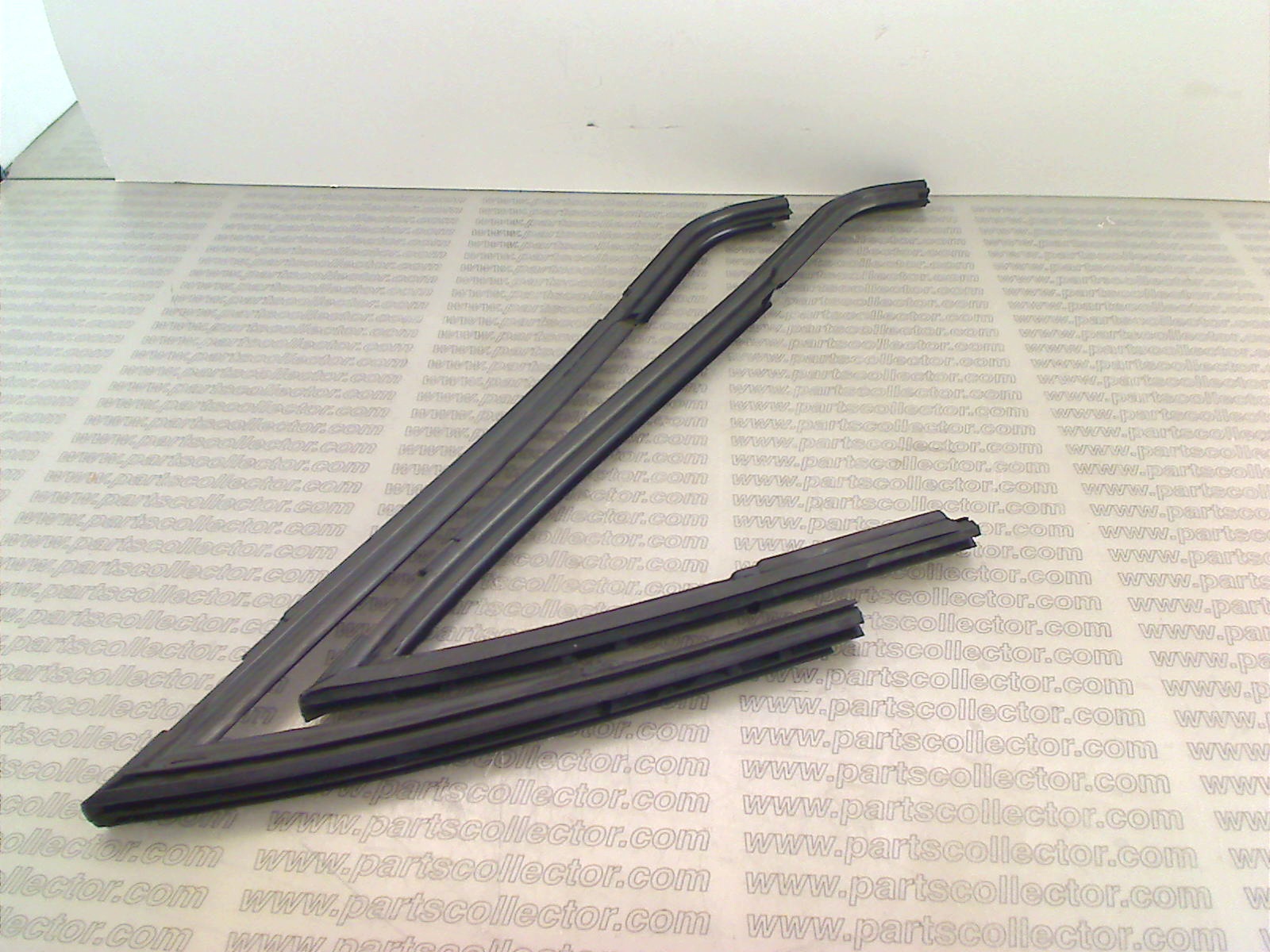 RHLH VENT WINDOW RUBBER SEAL