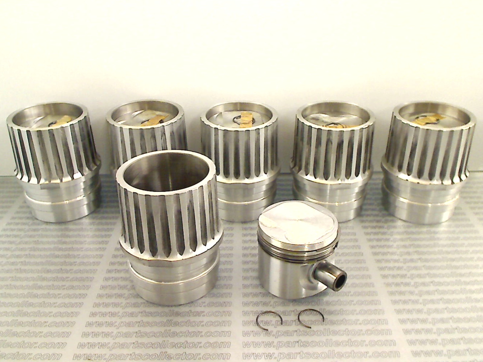 CYLINDERS LINER AND PISTONS KIT