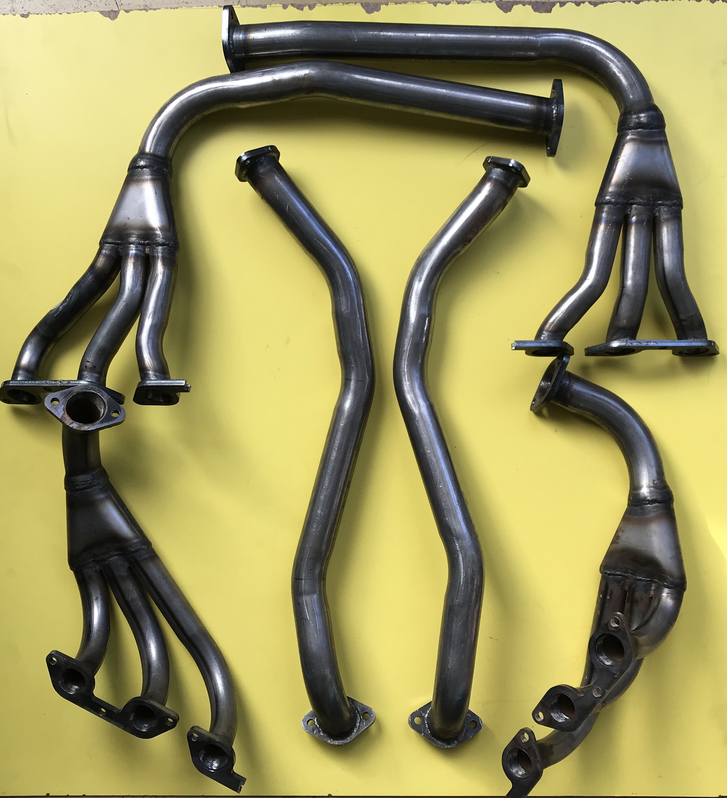 SET OF EXHAUST MANIFOLDS 