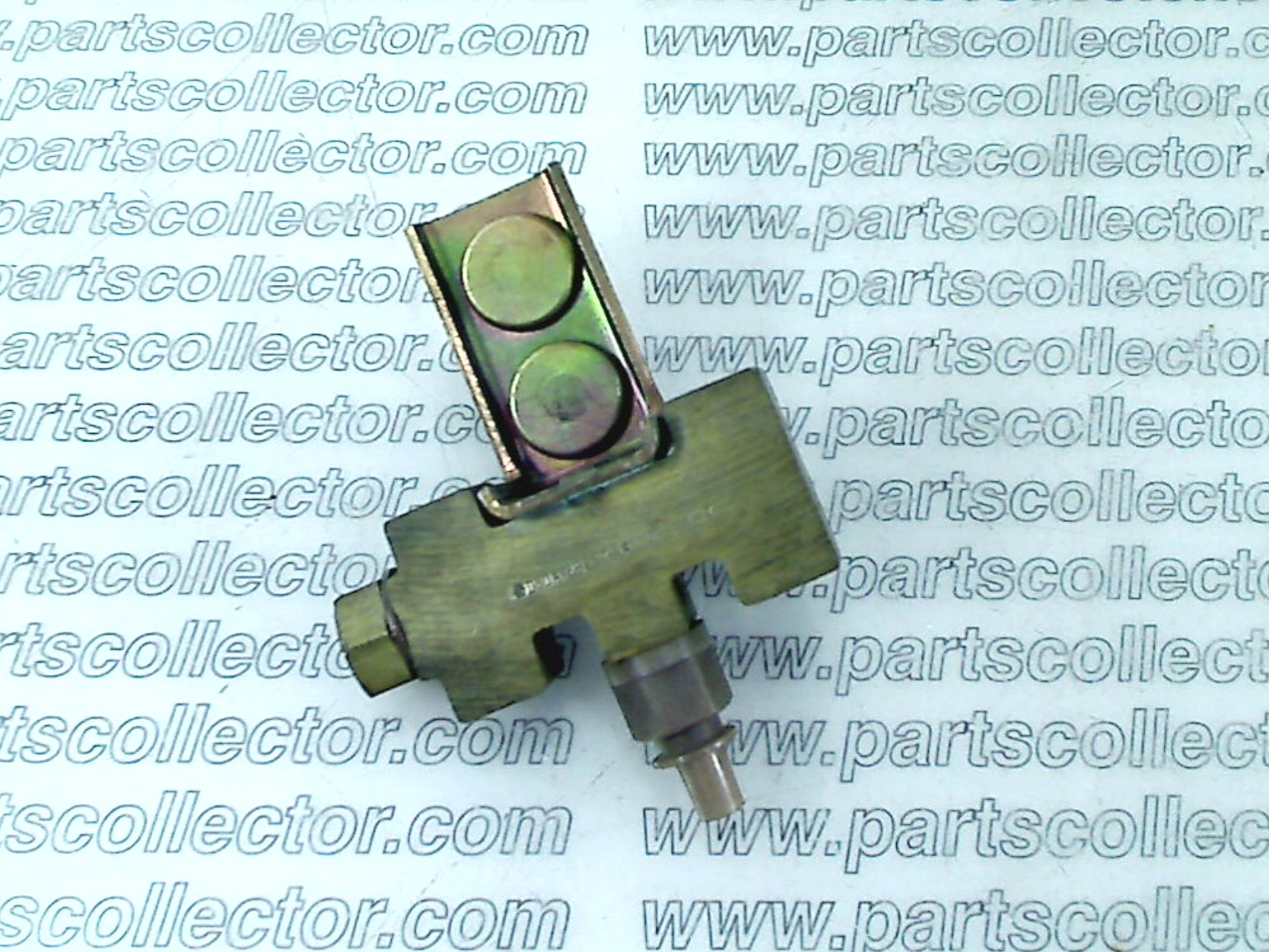 SHUTTLE DISTRIBUTION VALVE CONNECTOR BRAKE PROPORTIONING VALVE