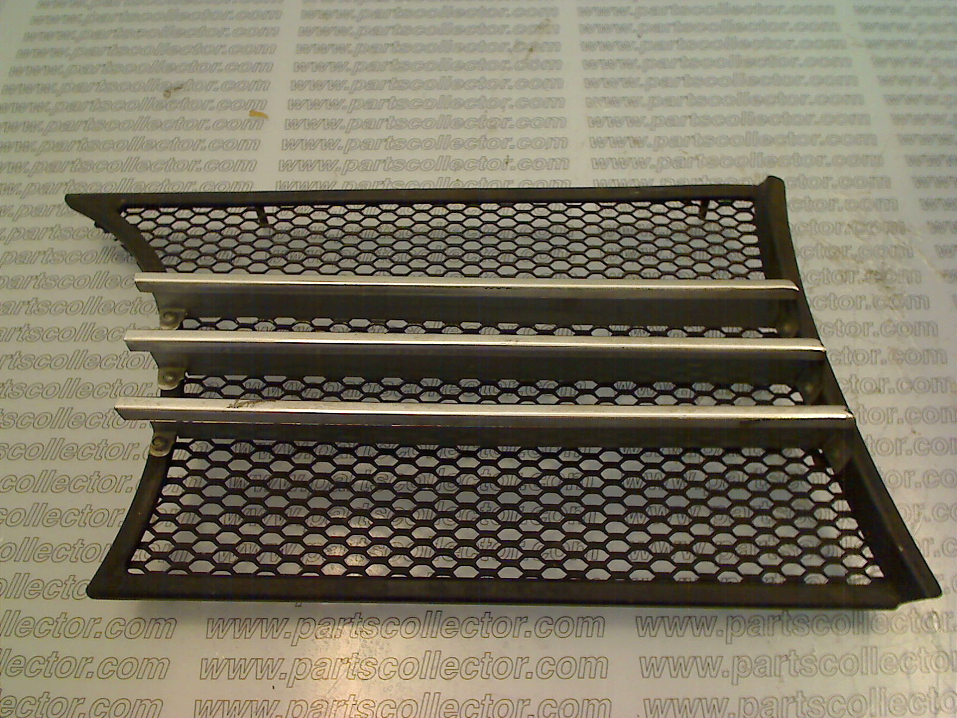 RH FRONT GRILL