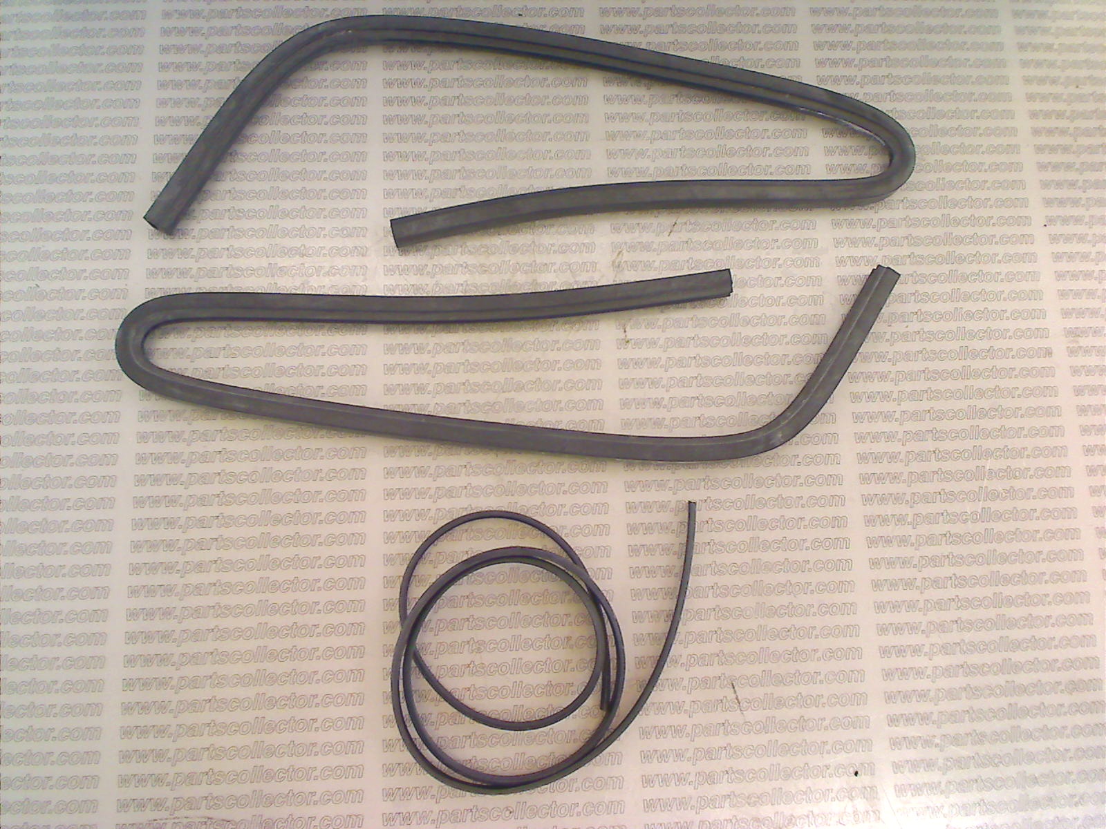 FRONT DEFLECTOR RUBBER SEAL