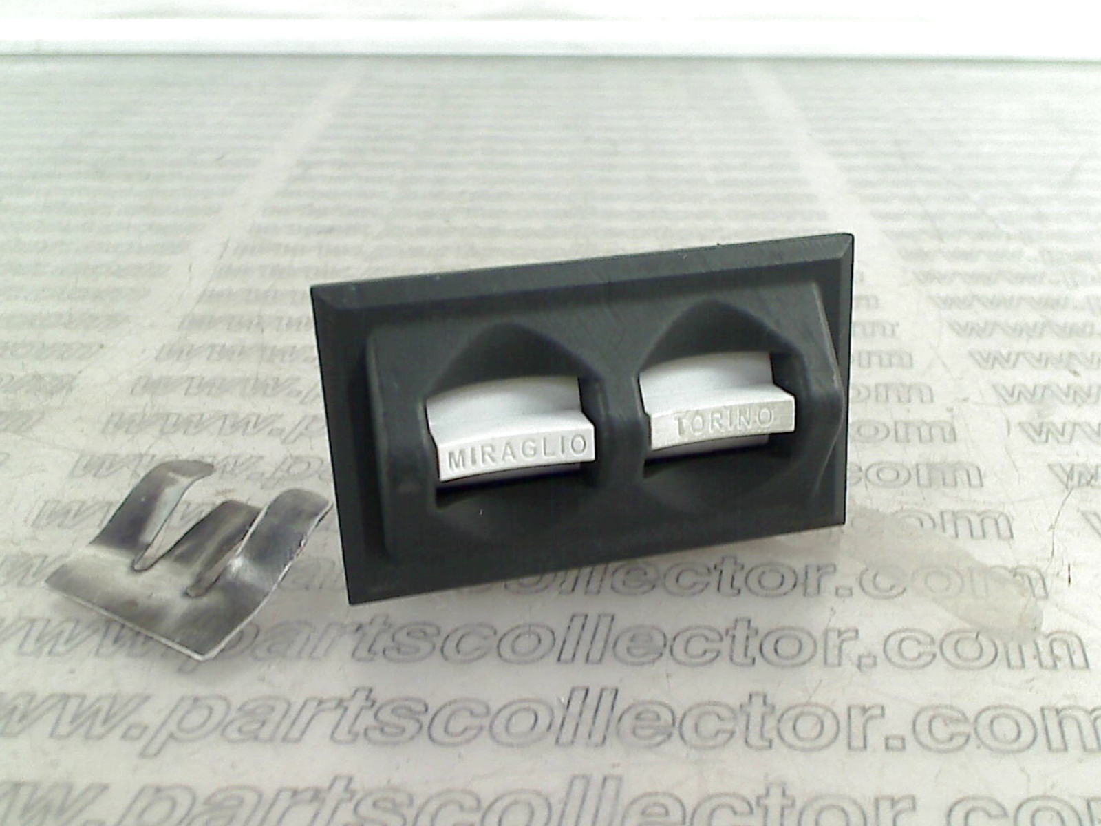 Double switch for window lift control until mid-August 1968