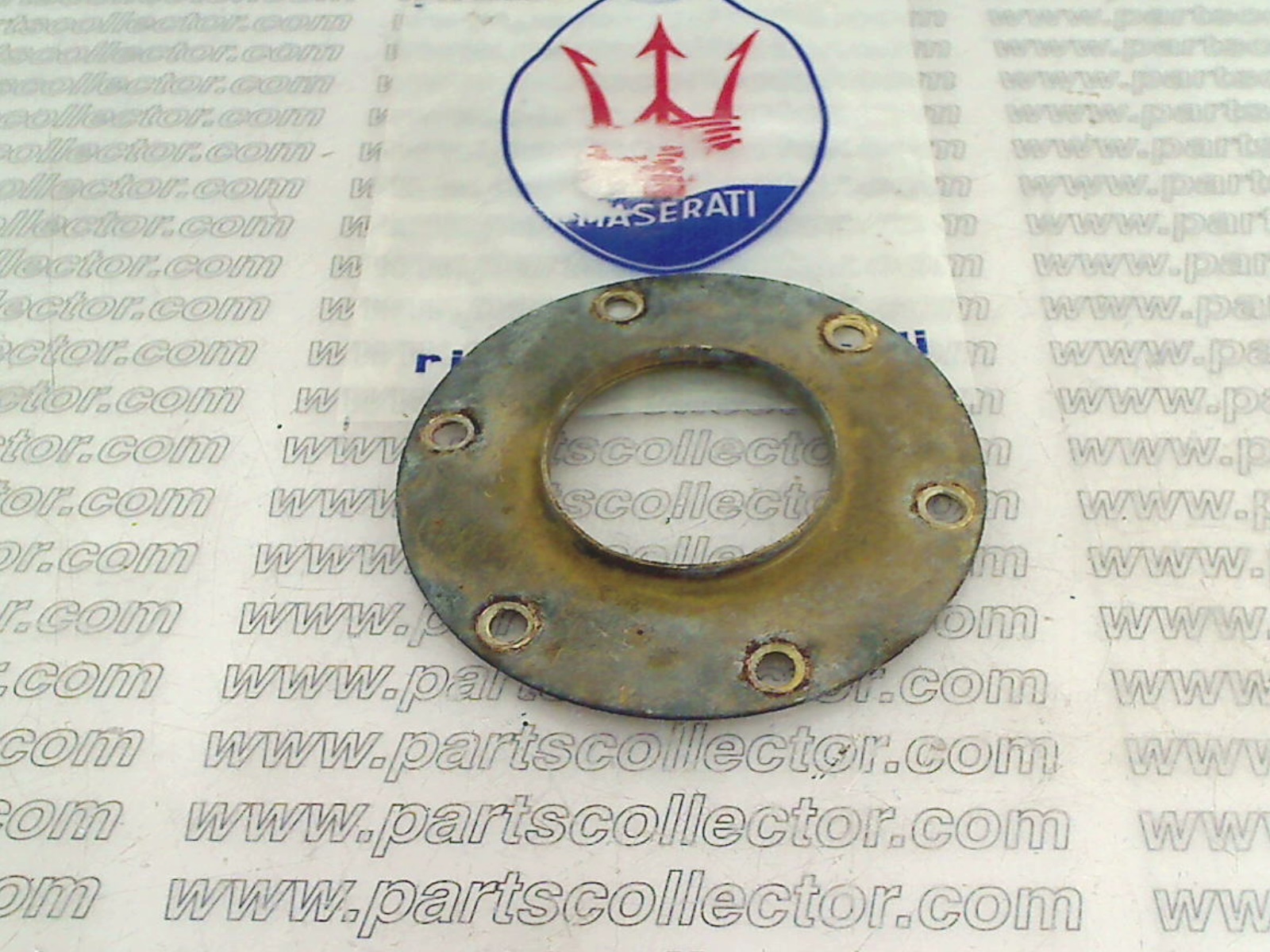 Hub inner bearing protection plate