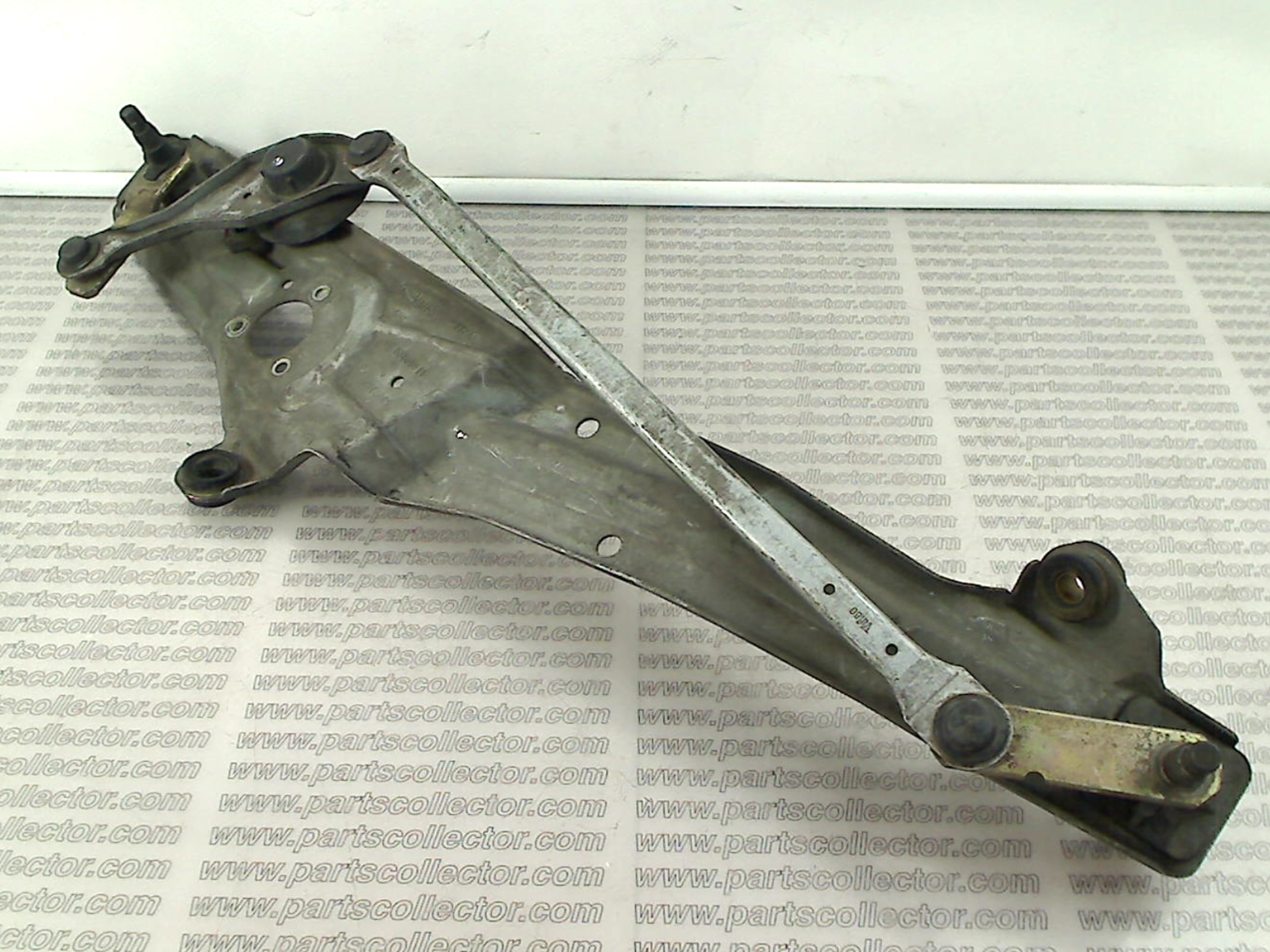 WINDSCREEN WIPER BRACKET LINKAGE MECHANISM