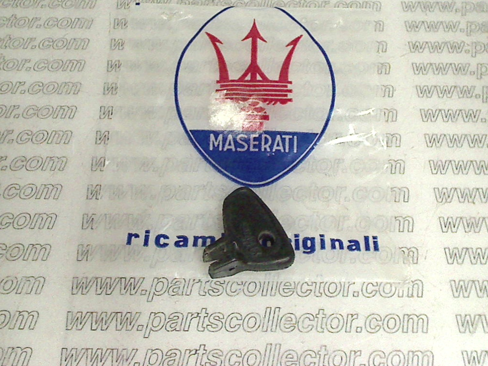 PLASTIC REPLACEMENT PART FOR MASERATI MERAK KEYS