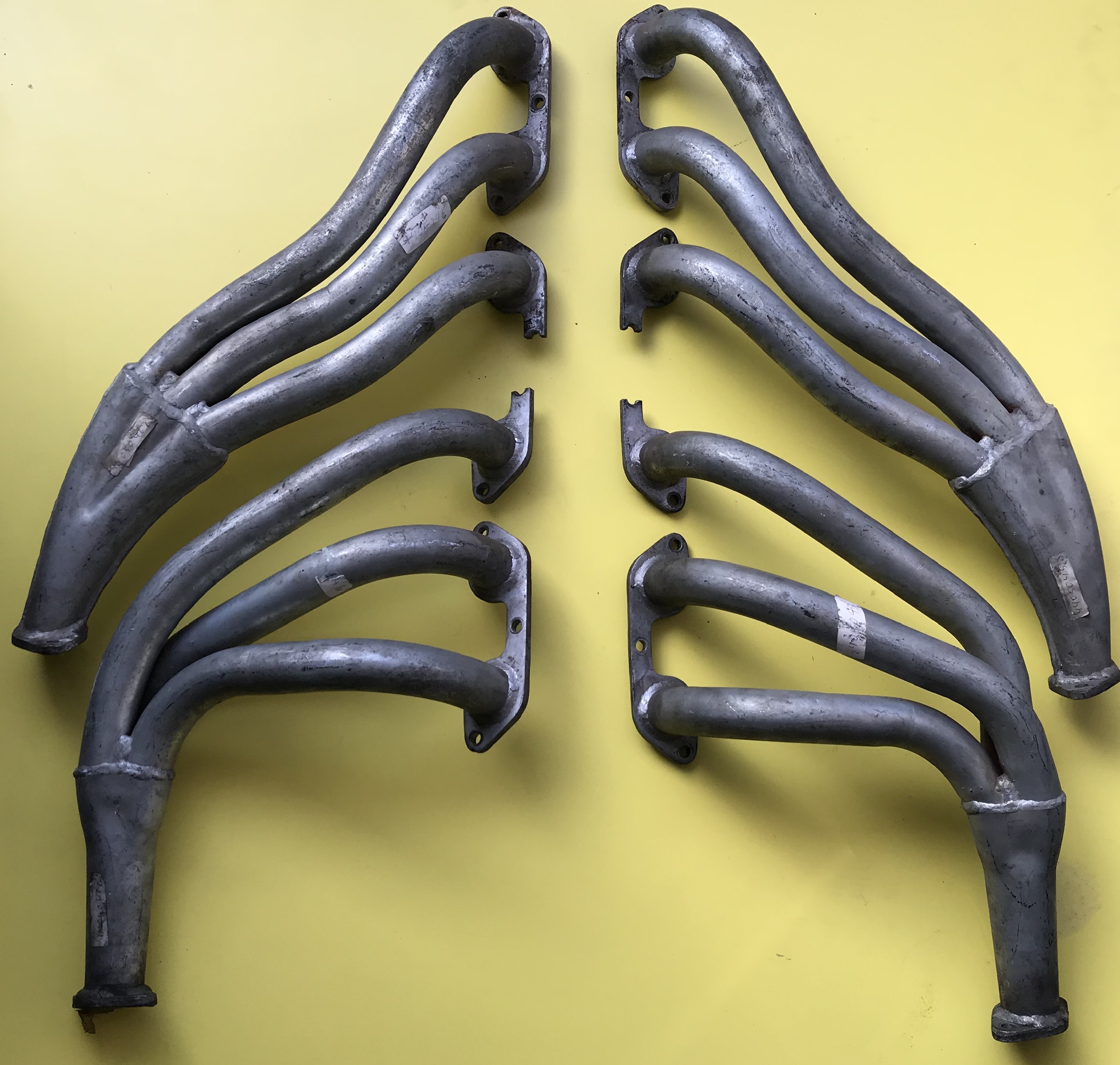 SET OF EXHAUST MANIFOLDS