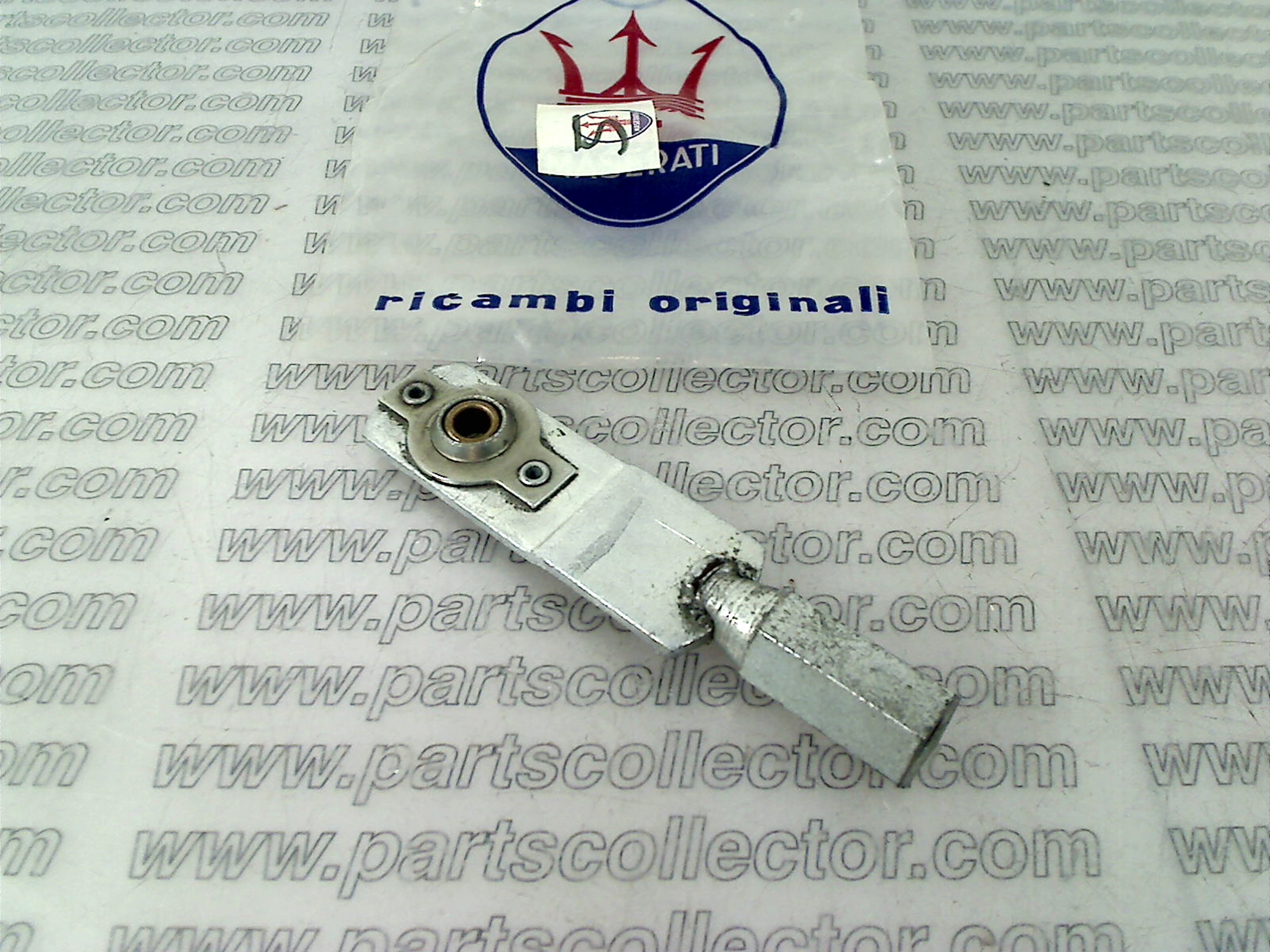 WINDSCREEN WIPER LINK RETURN BRACKET