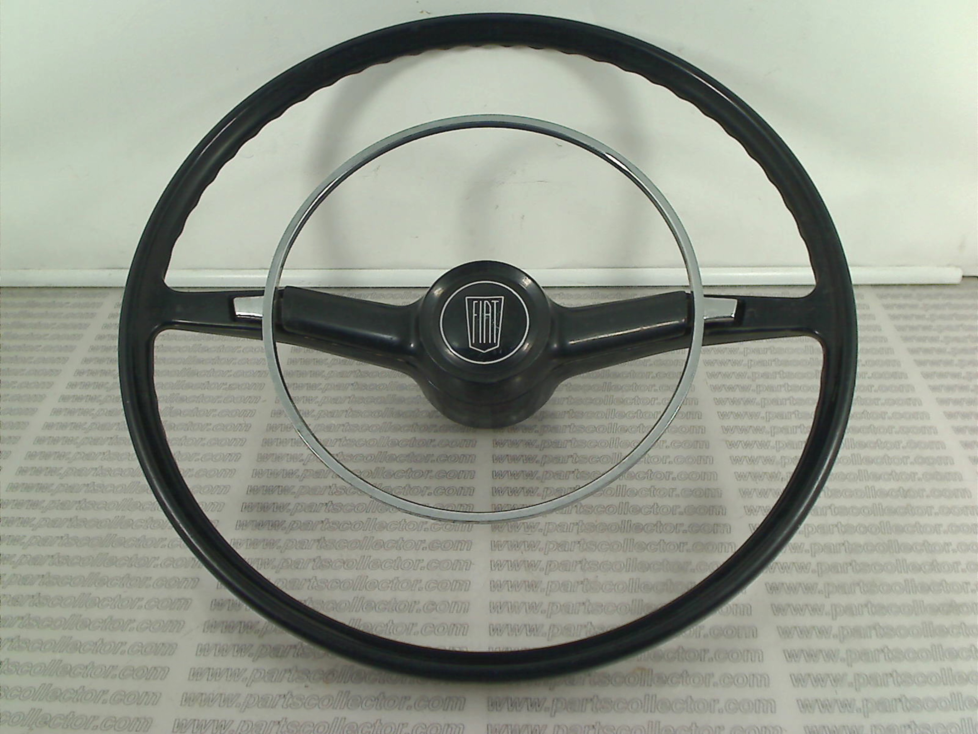 STEERING WHEEL WITH BADGE AND CLACSON RING FOR FIAT 1300 1500